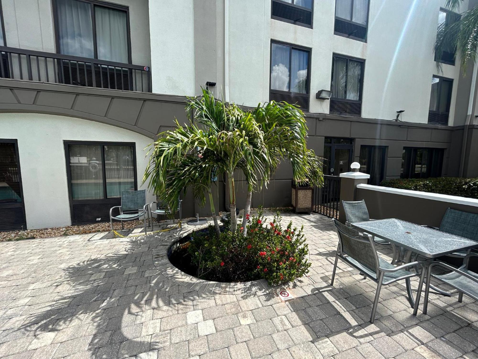 Airport Inn Fort Myers Exterior photo
